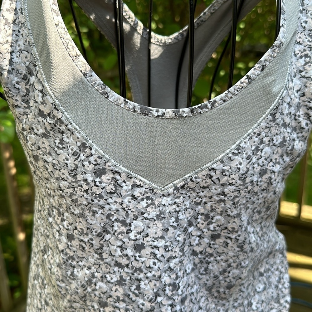 Lululemon Gray Silver Turbo Tank Top Floral Racerback Ruched fitted​​ - Picture 2 of 7